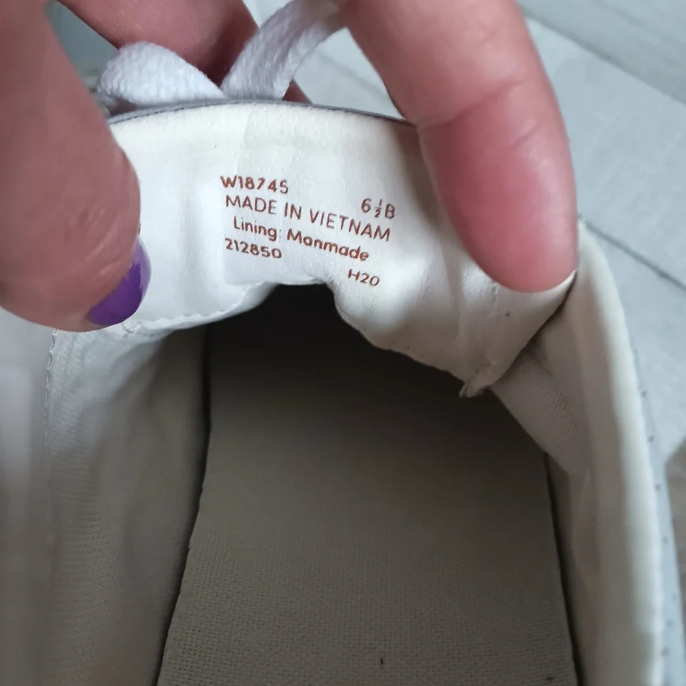 Cole Haan Sz 6.5 Minimalist Casual Gray and White Sneakers